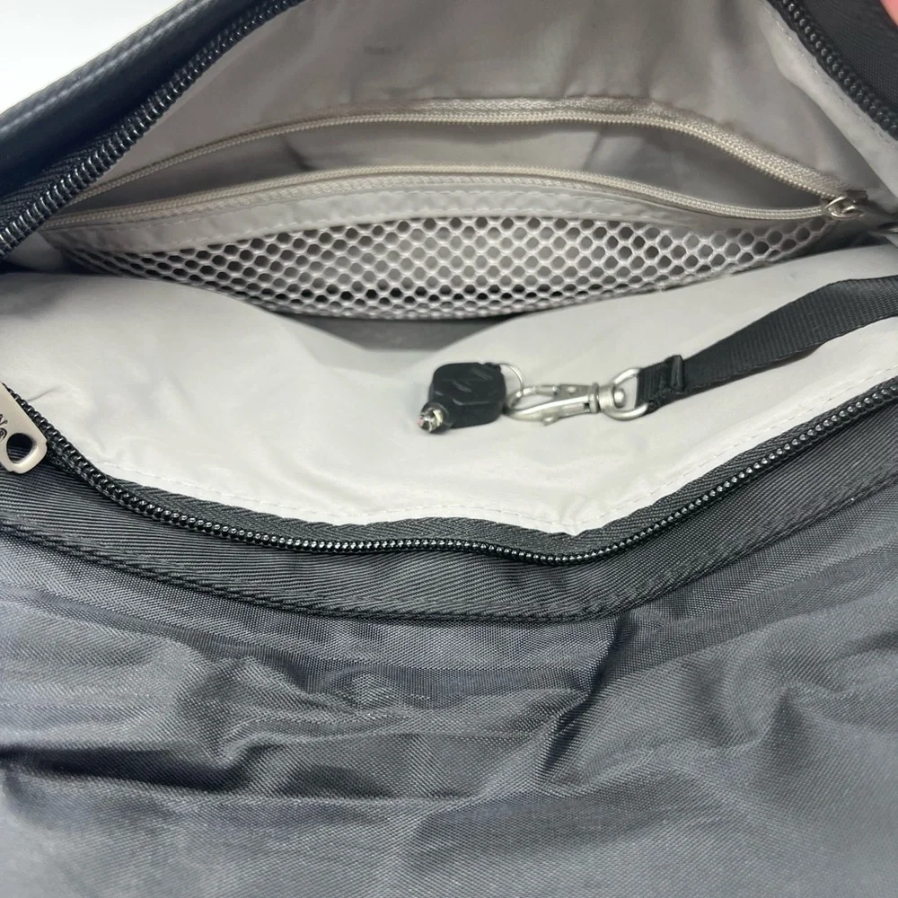 TRAVELON UNISEX BLACK TRAVEL SHOULDER BAG PURSE EXCELLENT CONDITION